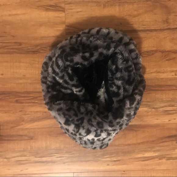 Faux fur infinity scarf - Picture 3 of 3
